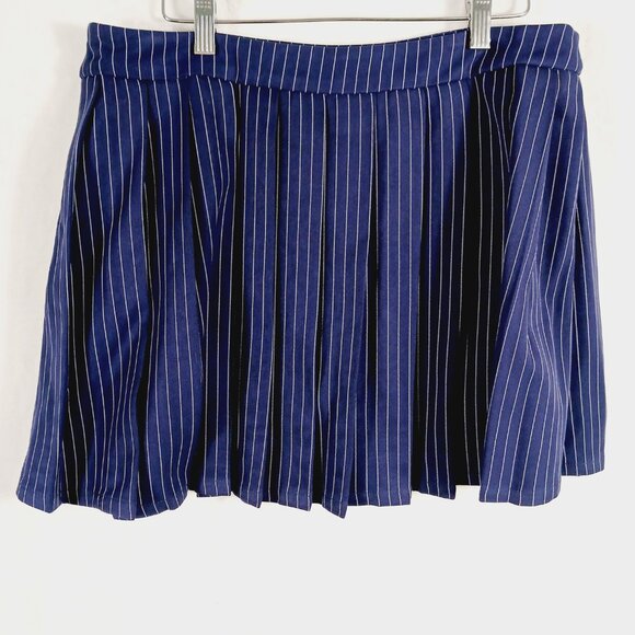 Akira, "What's the Tea" Navy Pinstripe Mini Pleated Skirt, Size XL, Inner Shorts - Picture 3 of 11